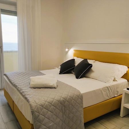 Hotel Gran San Bernardo - Riccione - Fronte Mare Con Cucina Esterno foto