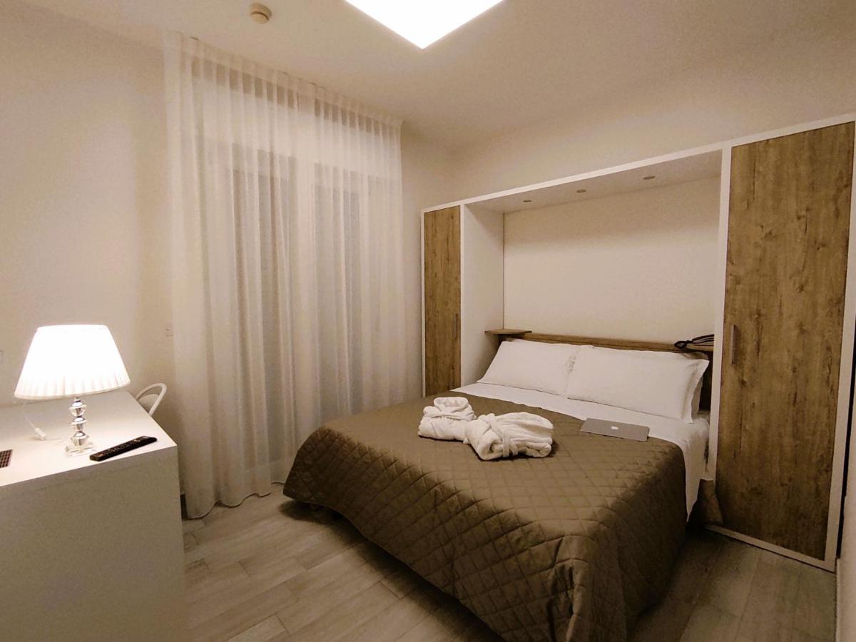 Hotel Gran San Bernardo - Riccione - Fronte Mare Con Cucina Esterno foto