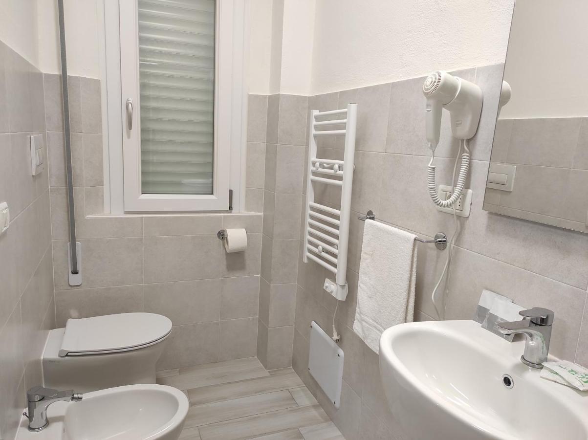 Hotel Gran San Bernardo - Riccione - Fronte Mare Con Cucina Esterno foto