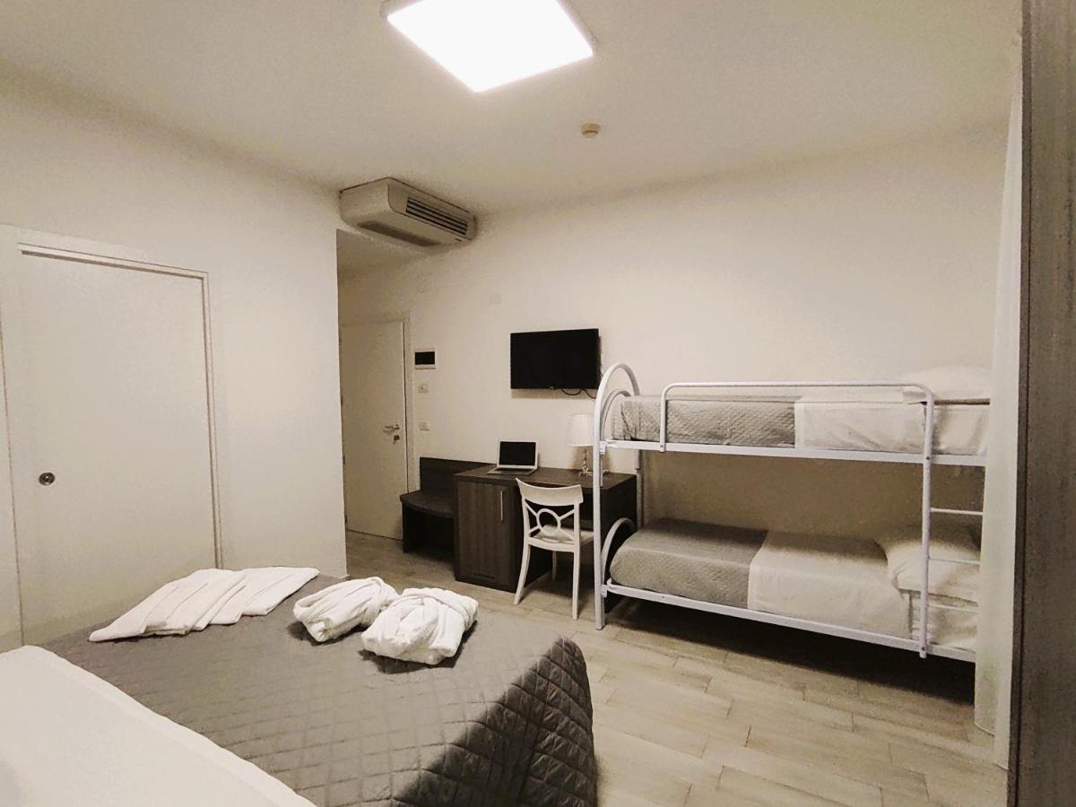 Hotel Gran San Bernardo - Riccione - Fronte Mare Con Cucina Esterno foto