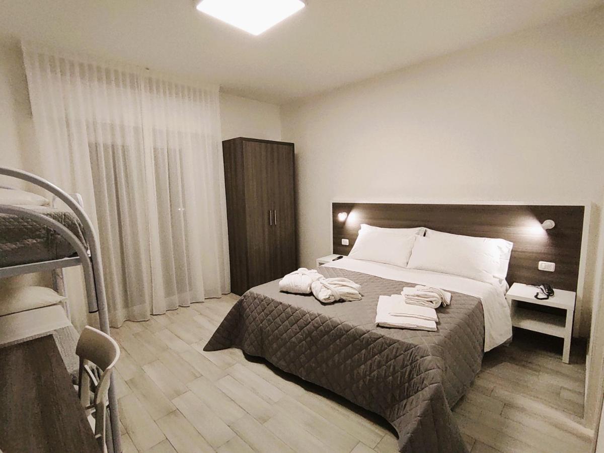 Hotel Gran San Bernardo - Riccione - Fronte Mare Con Cucina Esterno foto