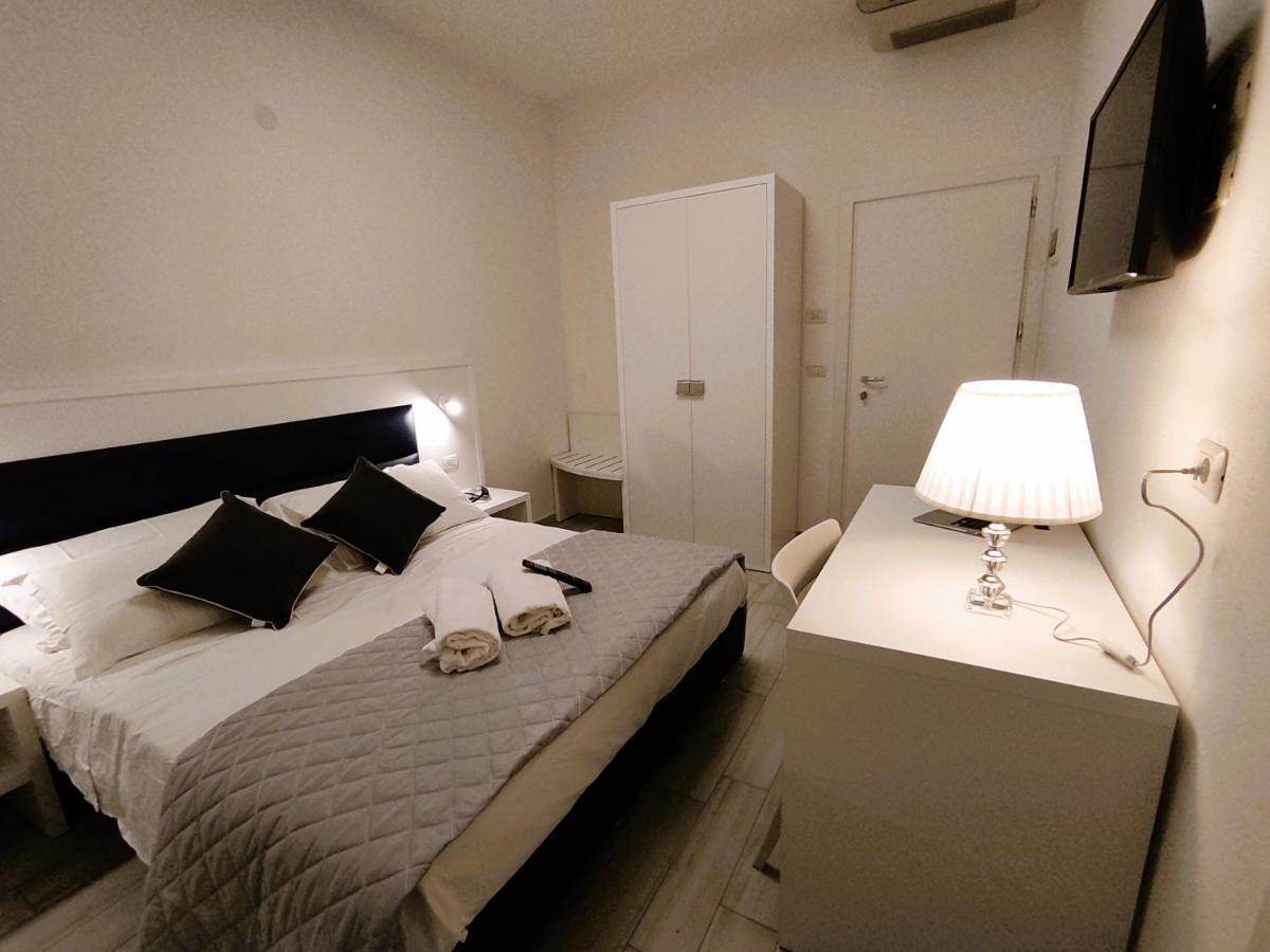 Hotel Gran San Bernardo - Riccione - Fronte Mare Con Cucina Esterno foto
