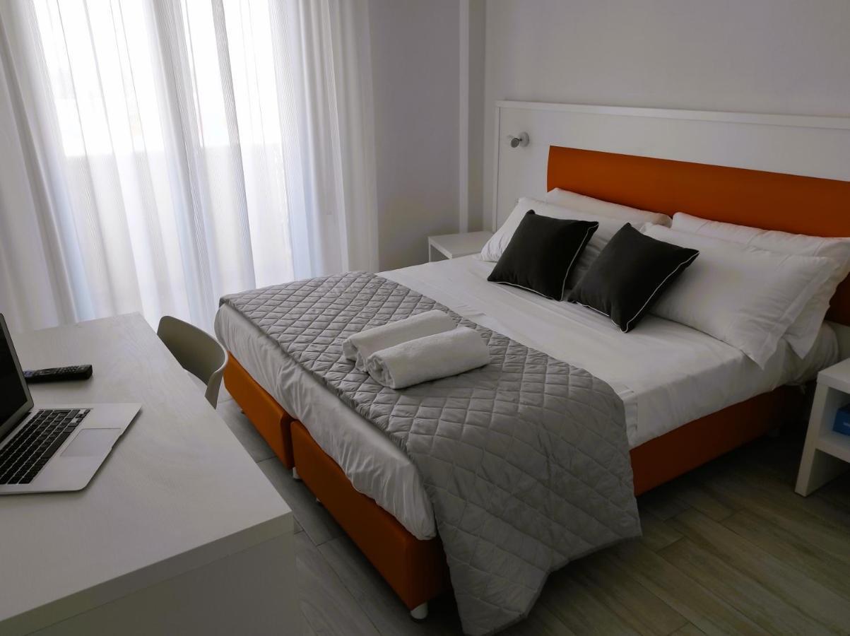 Hotel Gran San Bernardo - Riccione - Fronte Mare Con Cucina Esterno foto