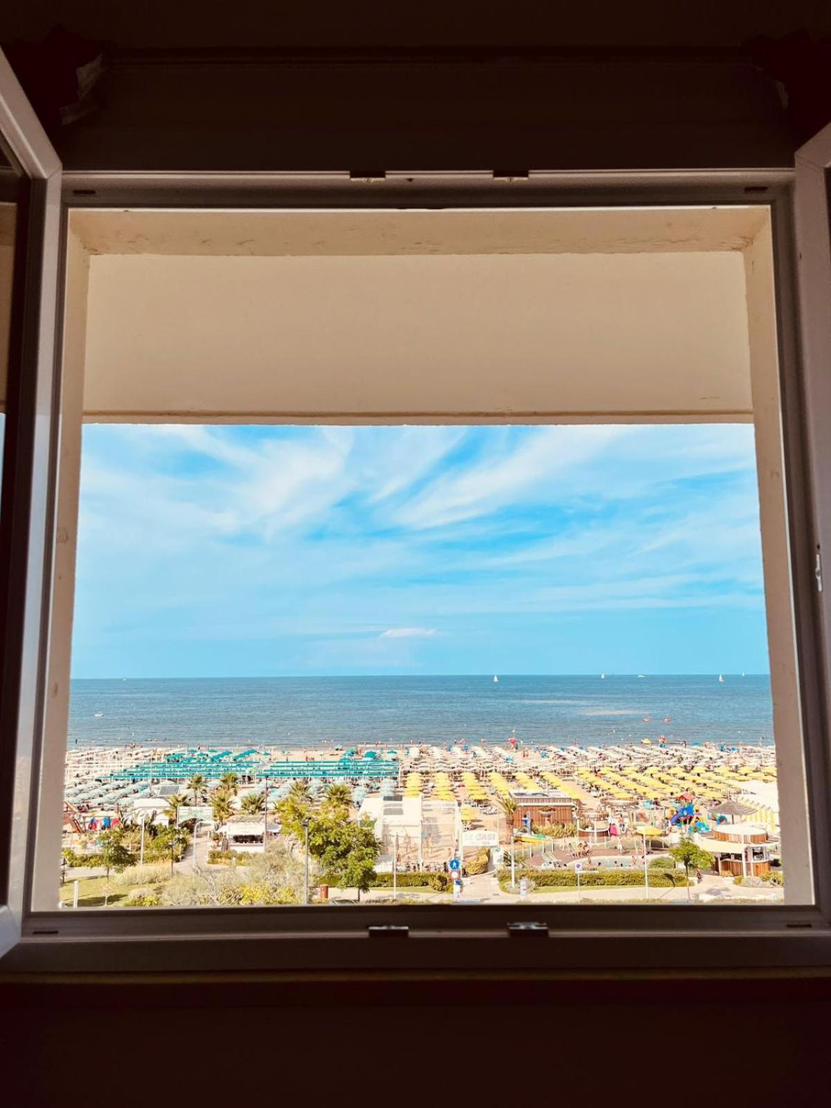 Hotel Gran San Bernardo - Riccione - Fronte Mare Con Cucina Esterno foto
