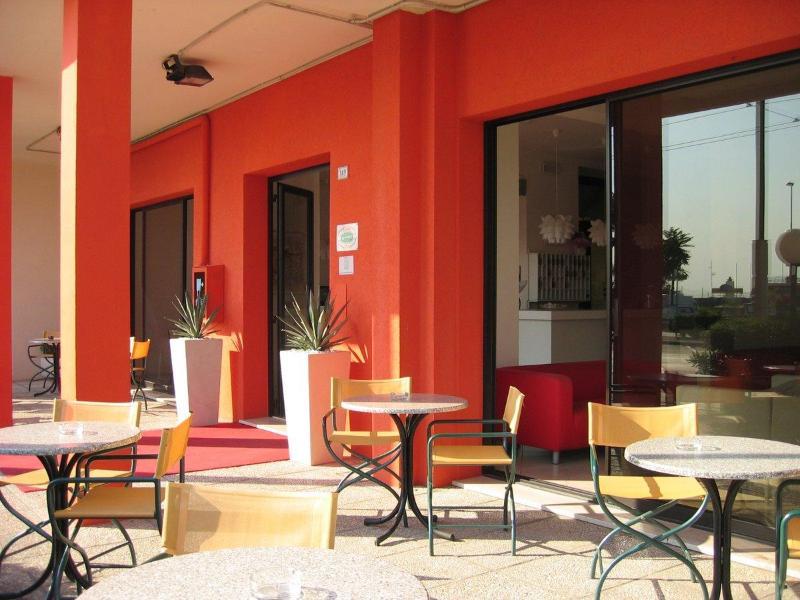 Hotel Gran San Bernardo - Riccione - Fronte Mare Con Cucina Esterno foto