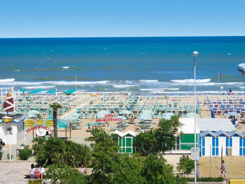 Hotel Gran San Bernardo - Riccione - Fronte Mare Con Cucina Esterno foto