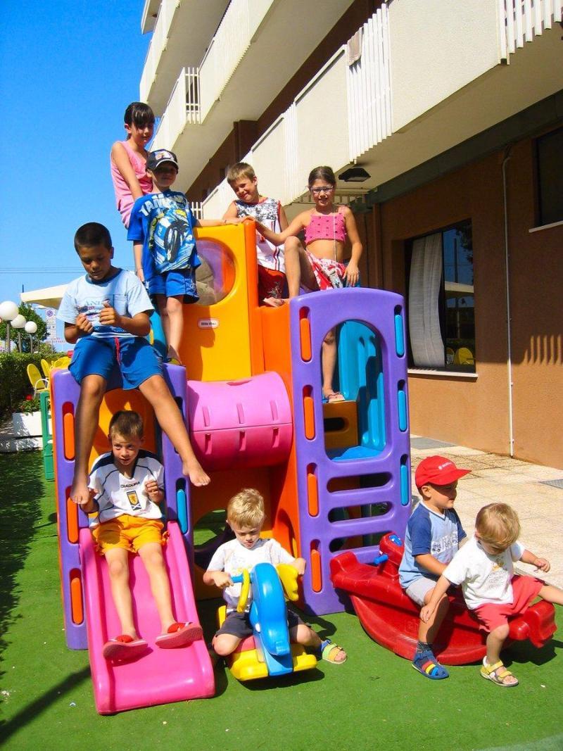 Hotel Gran San Bernardo - Riccione - Fronte Mare Con Cucina Esterno foto