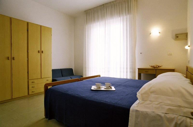 Hotel Gran San Bernardo - Riccione - Fronte Mare Con Cucina Esterno foto